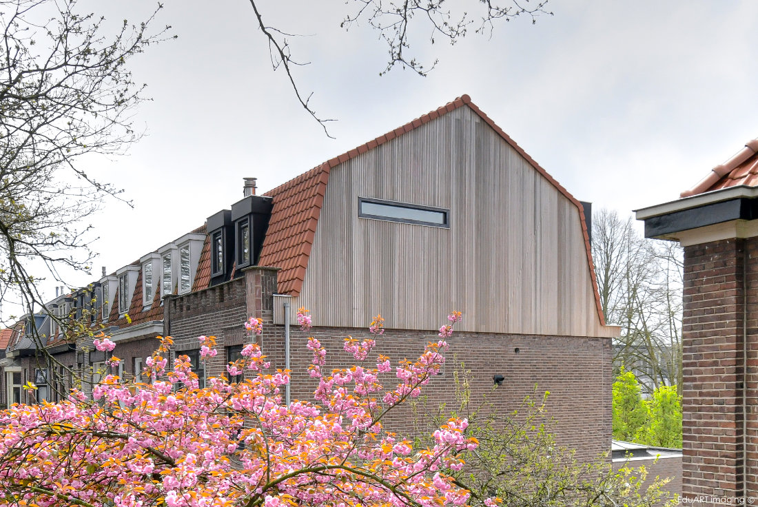 Dakopbouw met luxe slaapkamer en badkamer in boutique hotelstijl. - lab-R