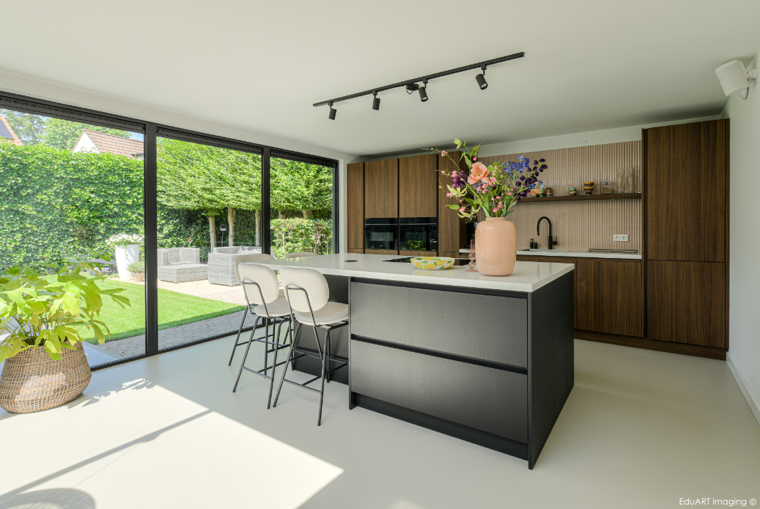 Verbouwing, herindeling van keuken naar leefkeuken jaren '70 villa - lab-R