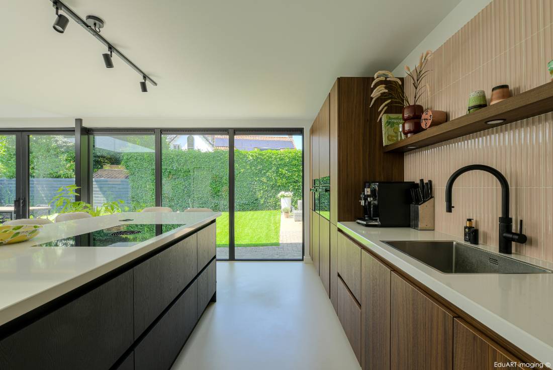 Verbouwing, herindeling van keuken naar leefkeuken jaren '70 villa - lab-R