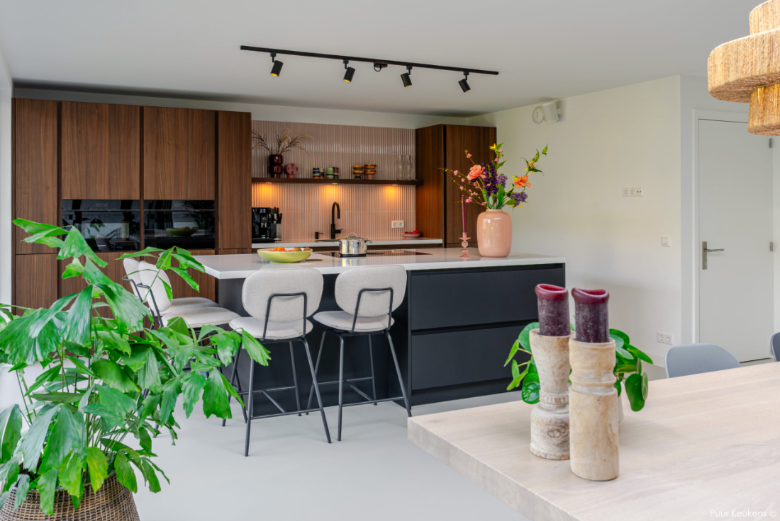 Verbouwing, herindeling van keuken naar leefkeuken jaren '70 villa - lab-R