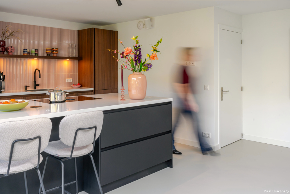 Verbouwing, herindeling van keuken naar leefkeuken jaren '70 villa - lab-R